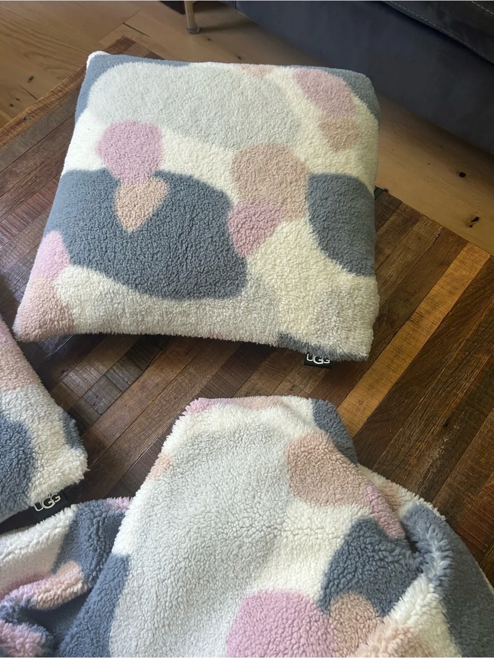 UGG “Rock Pool” Throw and Square Pillows set.